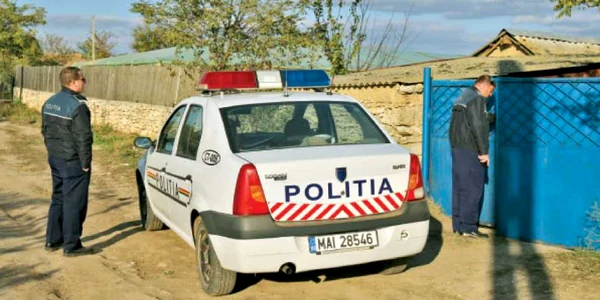 Poliţia a fost anunţată de vecinii suspicioşi  
