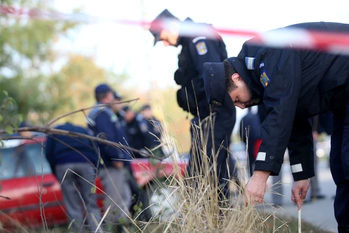 Anchetatorii cercetează locul faptei Foto: Arhivă Adevărul