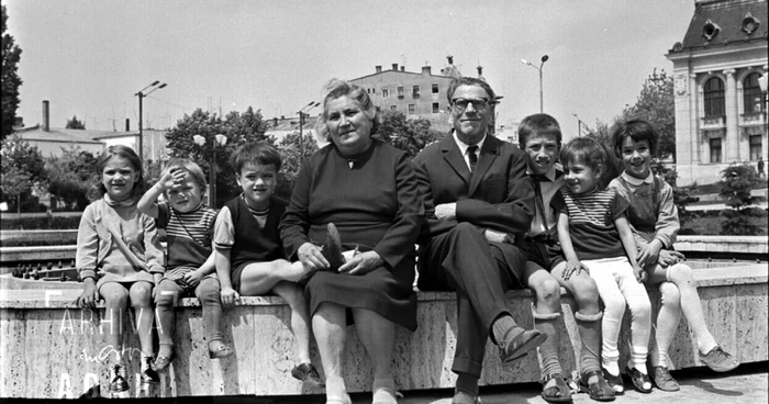 1974-Iasi. Fotografie de 1 iunie pentru revista Femeia. Agapi