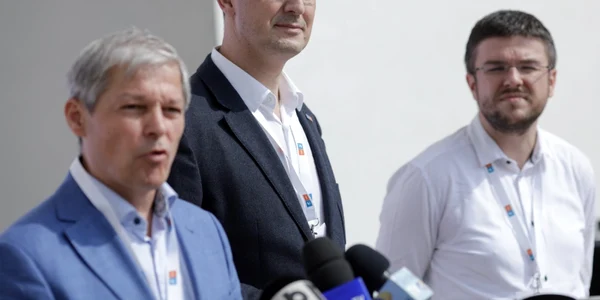 Comitet politic USR - Plus - Dacian Cioloş - Dan Barna - Irineu Darău - 28 aug 2021 / FOTO Inquam Photos / George Călin