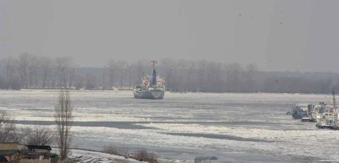 Nava blocată în port