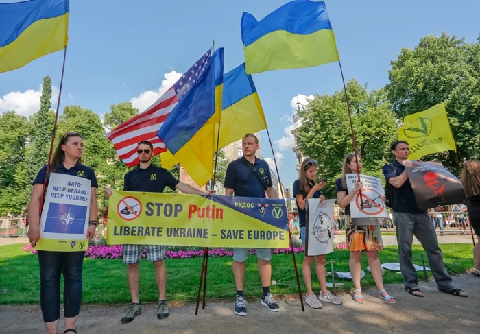 Manifestanti anti-Putin la Helsinki FOTO EPA-EFE