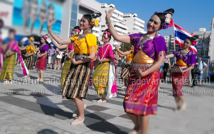 Thailanda este reprezentată de o echipă de elevi