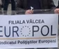 Protest al sindicatelor din poliţie şi al grefierilor din cauza îngheţării salariilor în faţa Prefecturii Vâlcea Foto Adevărul 