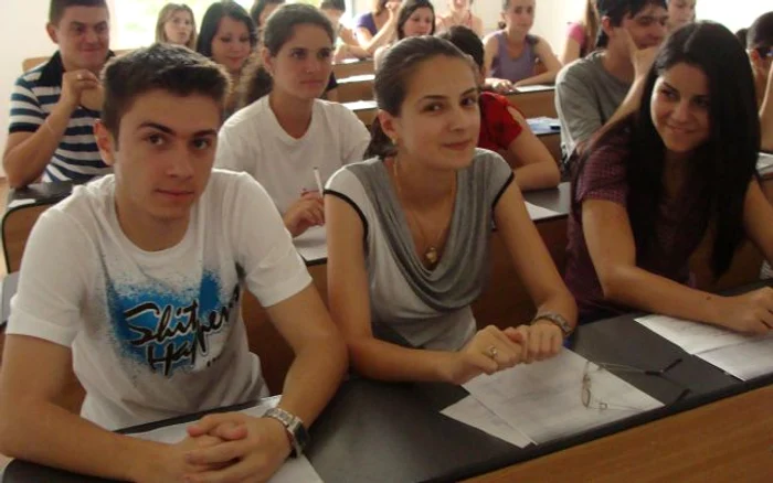Studentii Facultatii de Litere se pregatesc in fosta UM Vladesti