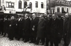O parte a delegaţiilor de peste hotare participante la funeraliile lui Gheorghe Gheorghiu-Dej. Bucureşti, 24 martie 1965 (© „Fototeca online a comunismului românesc”, cota: 134/1954)