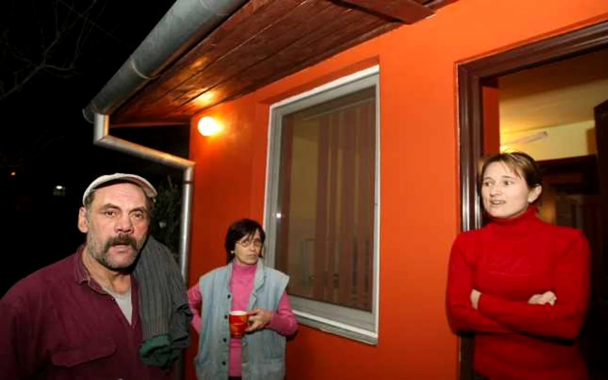Vecinii spun că nu l-au văzut pe bărbat, cu toate că acesta apare cu adresa din buletin la ei în curte