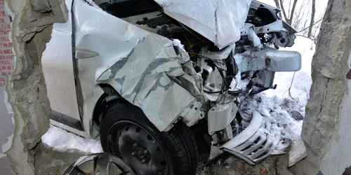 Raniti dupa ce au intrat cu Dacia intr-o troita