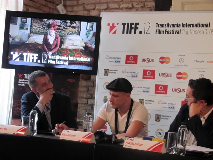 De la stânga la dreapta: regizorul Cristi Puiu, Mihai Chirilov, directorul artistic al festivalului şi Tudor Giurgiu, directorul TIFF FOTO: Florina Pop