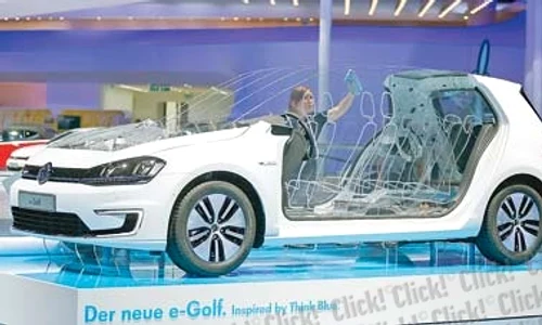 Noul e Golf va putea fi  achiziţionat cu un preţ de  pornire de 21 000 € (93 800 lei) jpeg