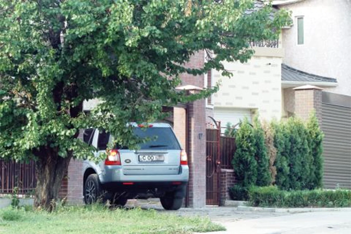 Land Rover-ul lui Ștefan Rusu, soțul Ninei Cernat