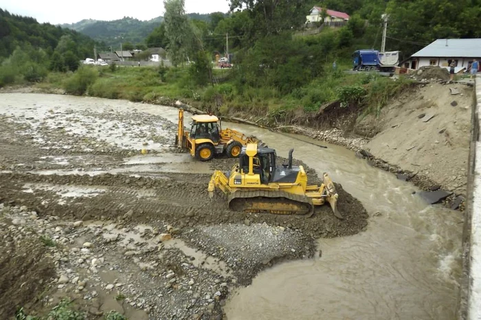 Utilajele au lucrat două zile pentru redarea circulaţiei