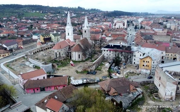 Orastie  Centrul istoric si cetatea medievala  Foto  Daniel Guță  ADEVĂRUL (77) JPG