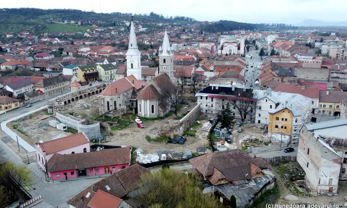 Orastie  Centrul istoric si cetatea medievala  Foto  Daniel Guță  ADEVĂRUL (77) JPG