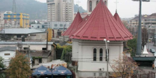 Neamţ: Păcatele de la cârciumă sunt iertate peste gard, la biserică