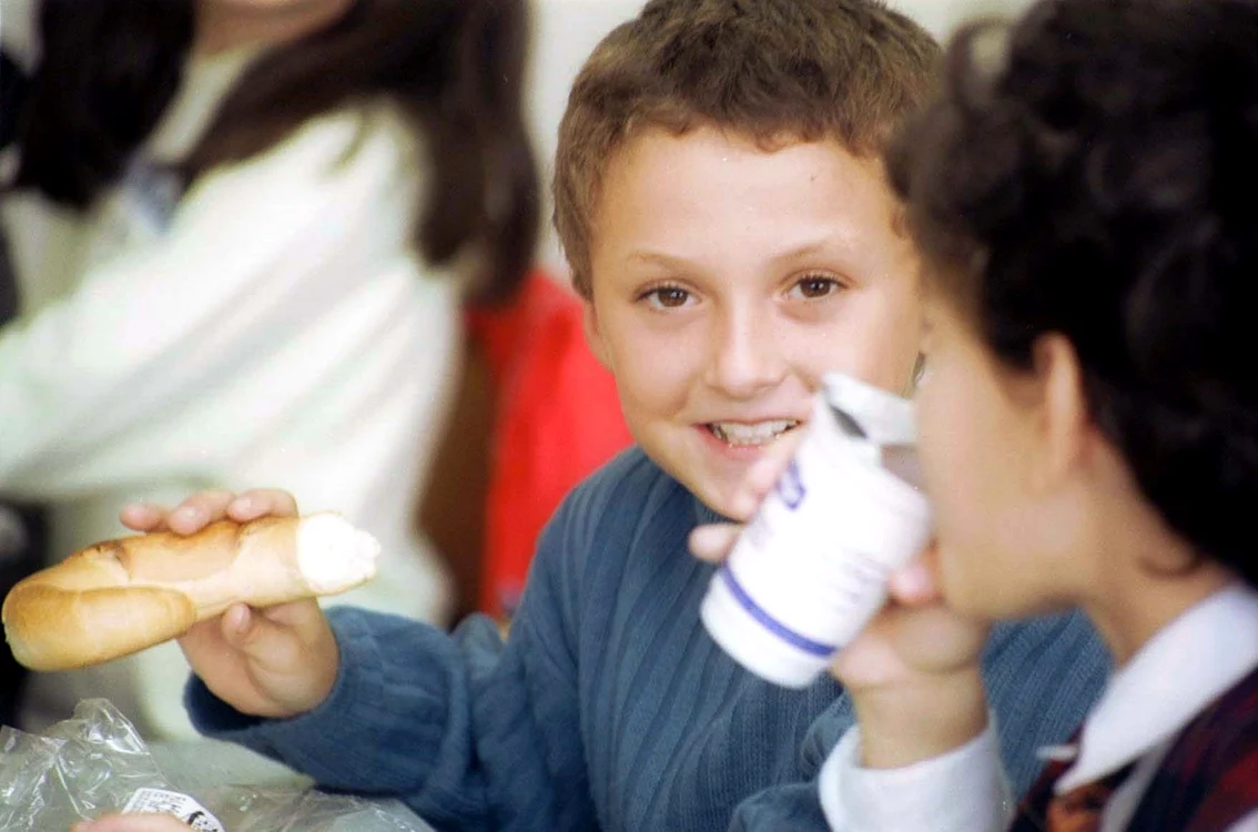 Programul ”Cornul şi laptele” în şcolile româneşti FOTO Mediafax