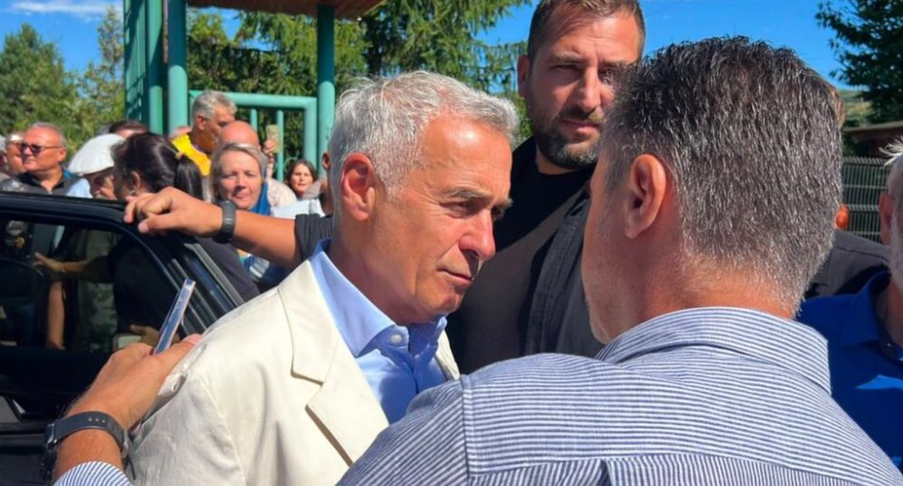 Călin Georgescu a fost întâmpinat de un fals preot la o mănăstire din Iași, în timpul turneului său politic din Moldova