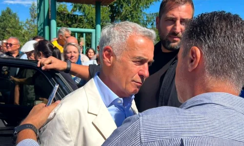Călin Georgescu la Mănăstirea Dobrovăț, în timpul vizitei sale în județul Iași