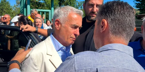 Călin Georgescu la Mănăstirea Dobrovăț, în timpul vizitei sale în județul Iași