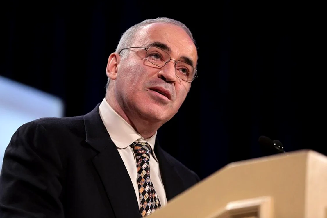 Alb și negru – interviu cu Garry KASPAROV, campion mondial la șah, oponent al regimului Putin jpeg