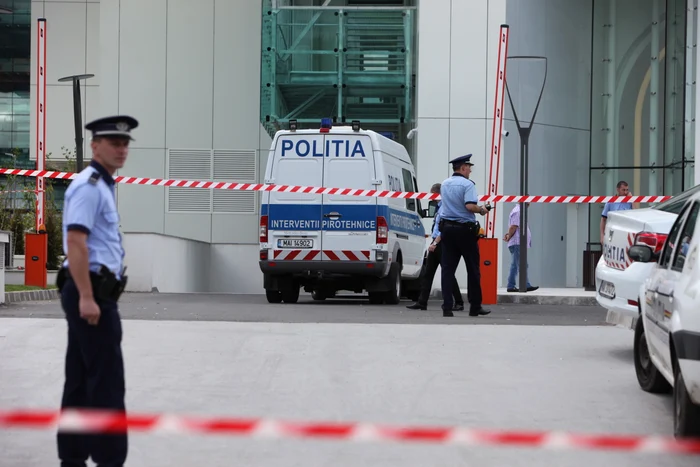 Perimetrul clădirii Floreasca 1 a fost izolat de poliţişti