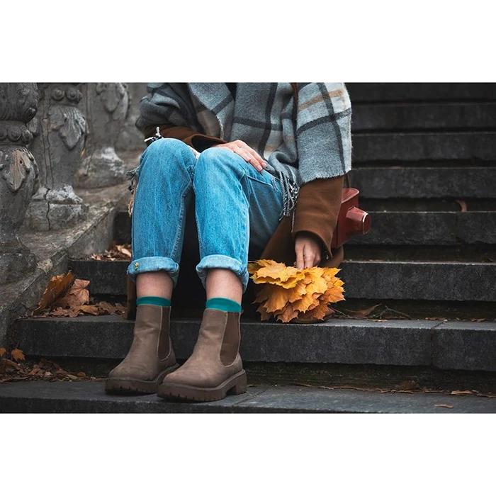 Leggings, blugi sau pantaloni de jogging? Ce pantaloni să alegi cu cizmele de damă? jpeg