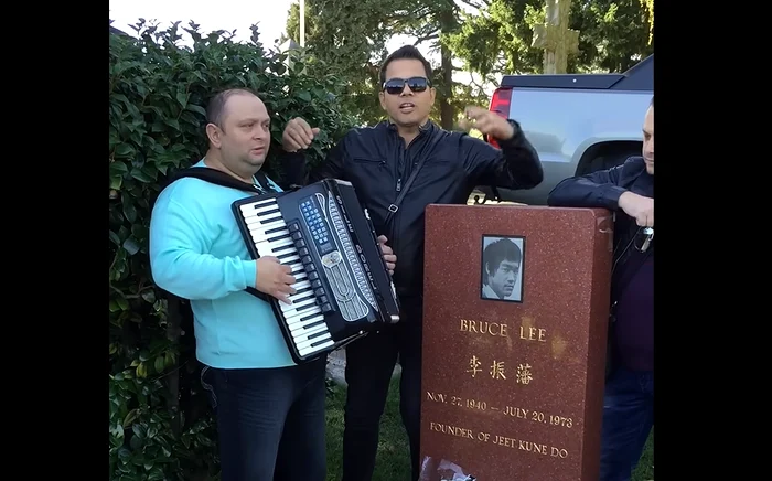 Jean de la Craiova, la mormântul lui Bruce Lee - Foto: captură YouTube