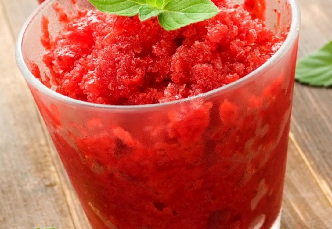 
    Sorbet de lămâie cu căpşuni  