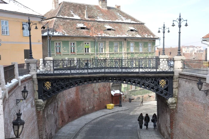 Podul Minciunilor este unul din cele mai cunoscute obiective turistice ale Sibiului