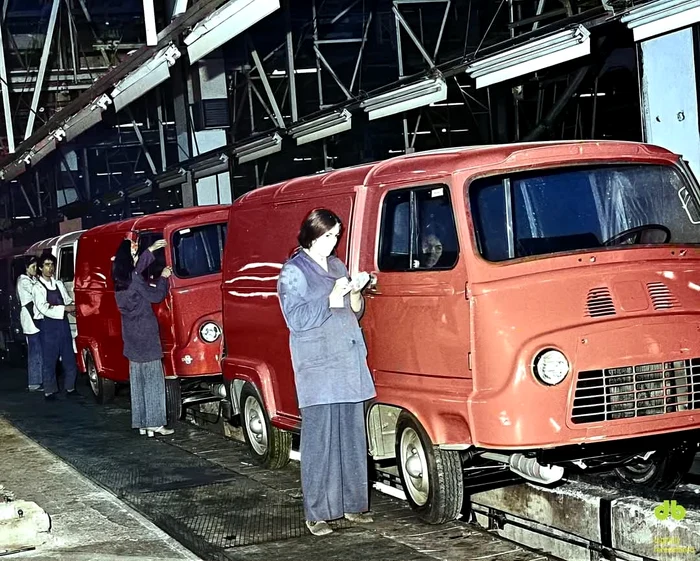 Dacia D6 Estafette pe linia de producție. FOTO: Facebook / ARO DACIA ROMAN