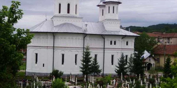 Mai- marii Bisericii au găsit o soluţie pentru a rezolva problema locurilor de veci din Râmnic