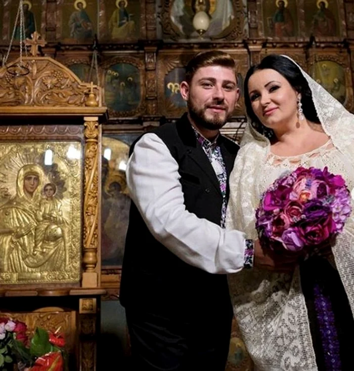 
    Silvana Rîciu şi actualul ei soț, alături de cei doi copii ai artistei, Andrada şi Luca, din mariajul anterior Foto: Blitz  