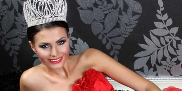 larisa popa miss universe romania foto missuniverseromania.com