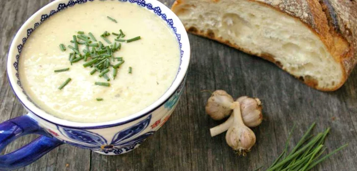 Supă de usturoi FOTO bestherbalhealth.com