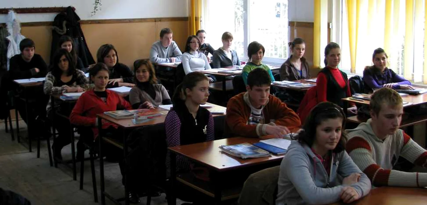 Elevii vin la şcoală îmbrăcaţi cum vor până la introducerea uniformelor