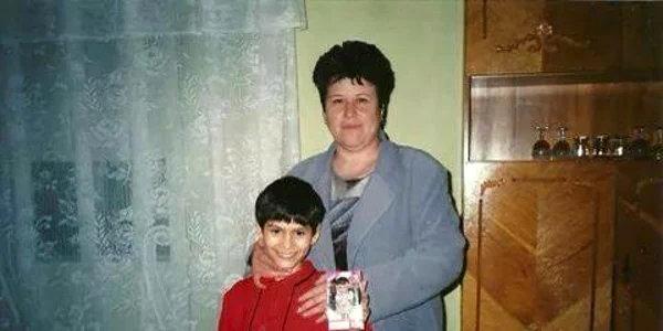 izabela burca si fetita adoptata