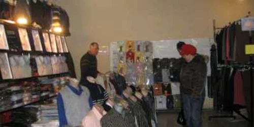 Comercianţii au adus haine la preţuri mici