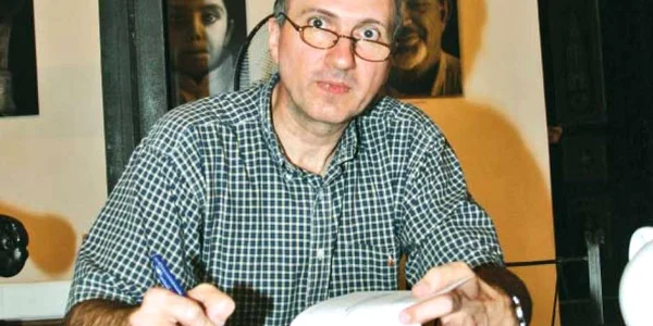 Criticul literar Ion Bogdan Lefter este iniţiatorul  şi moderatorul programului „Cafeneaua critică“ 