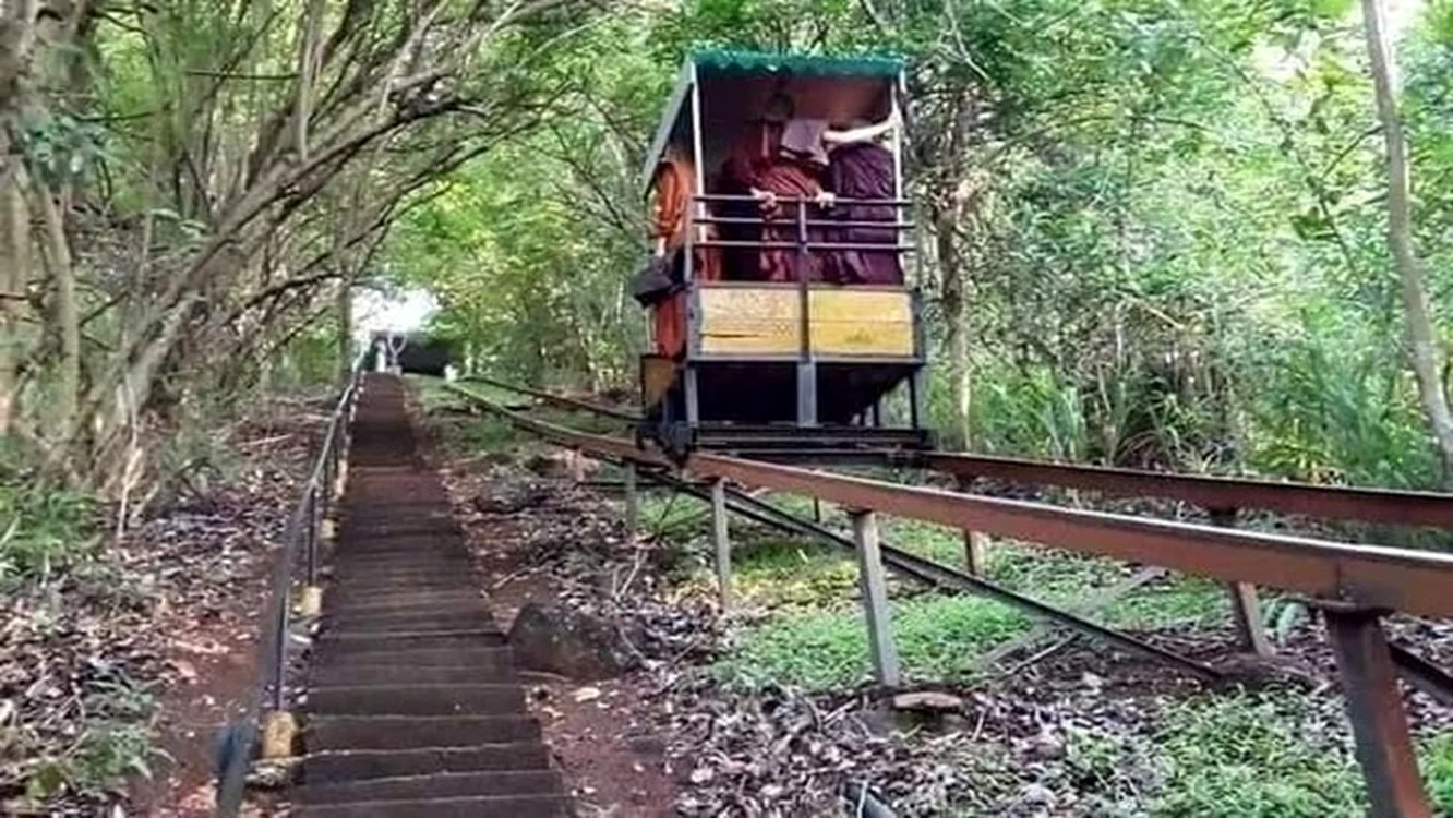 Șapte călugări, printre care un român au murit în Sri Lanka. Foto: X 