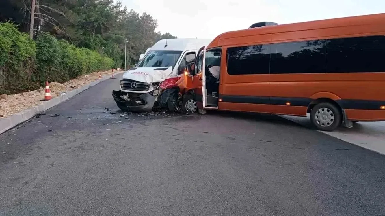 Mai mulți turiști români au fost răniți după coliziunea a două microbuze în stațiunea Belek