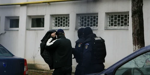 Perchezițiile vizează mai mulți oameni de afaceri din Reșița și Caransebeș
