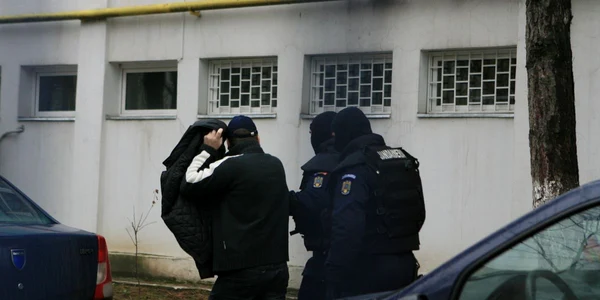 Perchezițiile vizează mai mulți oameni de afaceri din Reșița și Caransebeș 