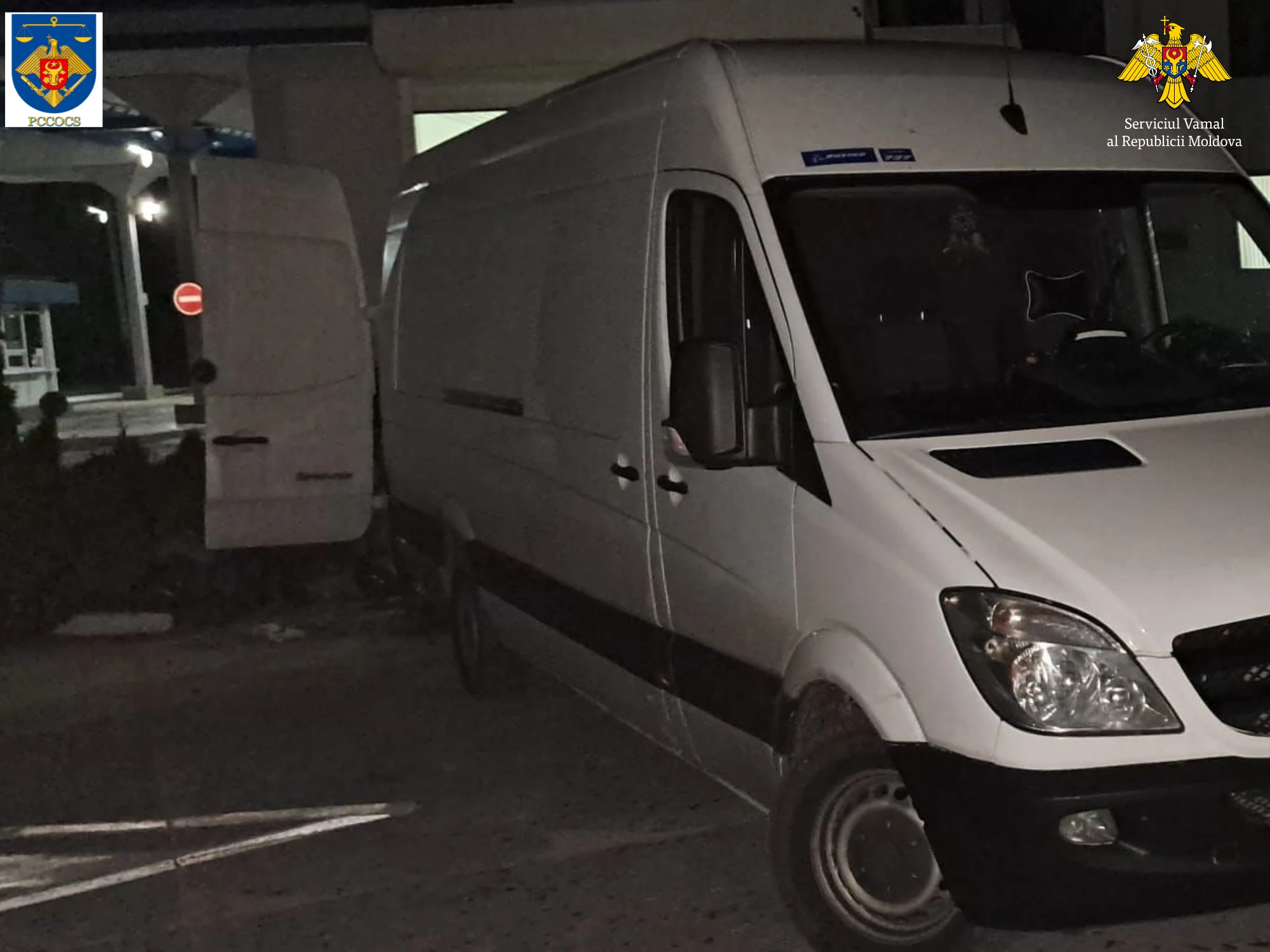 Captură uriașă de țigări în Republica Moldova: erau ascunse în vehicule cu plante decorative destinate României