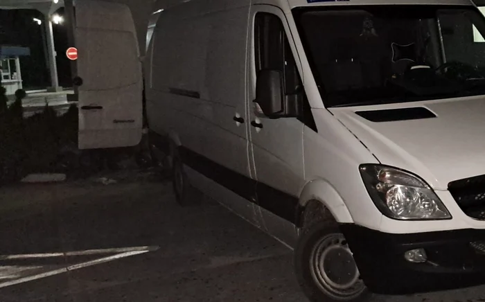 Țigările au fost depistate în două vehicule în vama moldo-română. FOTO: Customs.gov.md