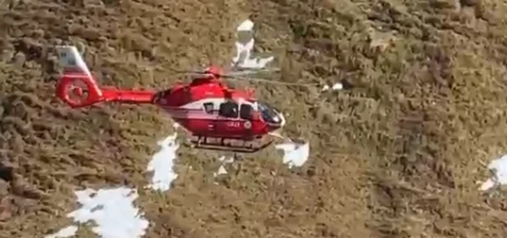 A căzut 40 de metri într-o prăpastie în Făgăraș. Salvamontiștii au chemat elicopterul SMURD pentru a-l scoate din zona „La trei pași de moarte”