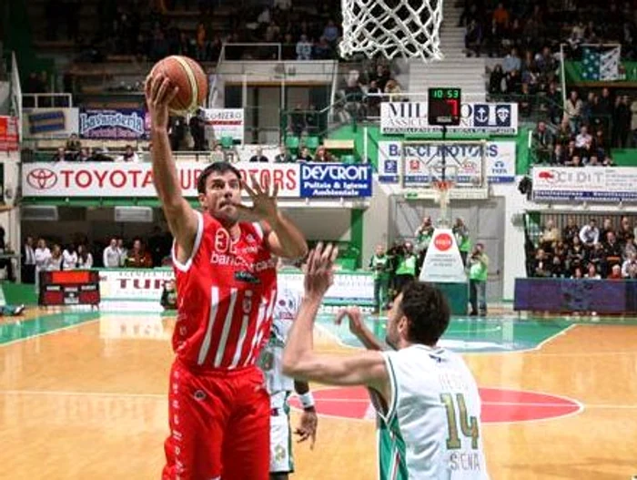 
    Virgil Stanescu (dreapta) s-a adaptat rapid in campionatul italian  