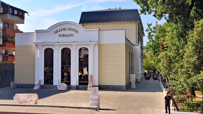 Conferinţa are loc la Grand Hotel Sofianu