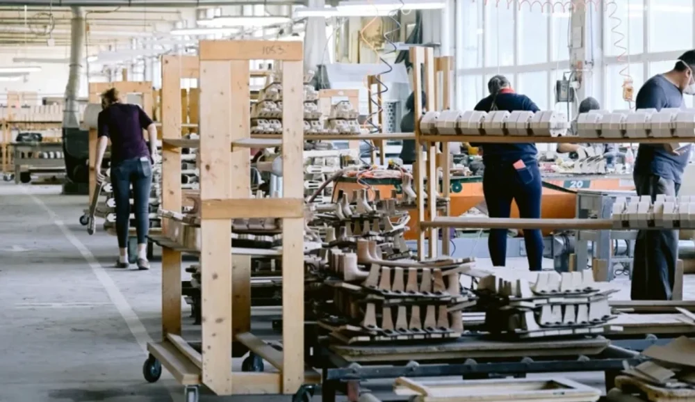 O mare companie renunță la China și transferă o parte din producție în România, de teama tarifelor lui Trump