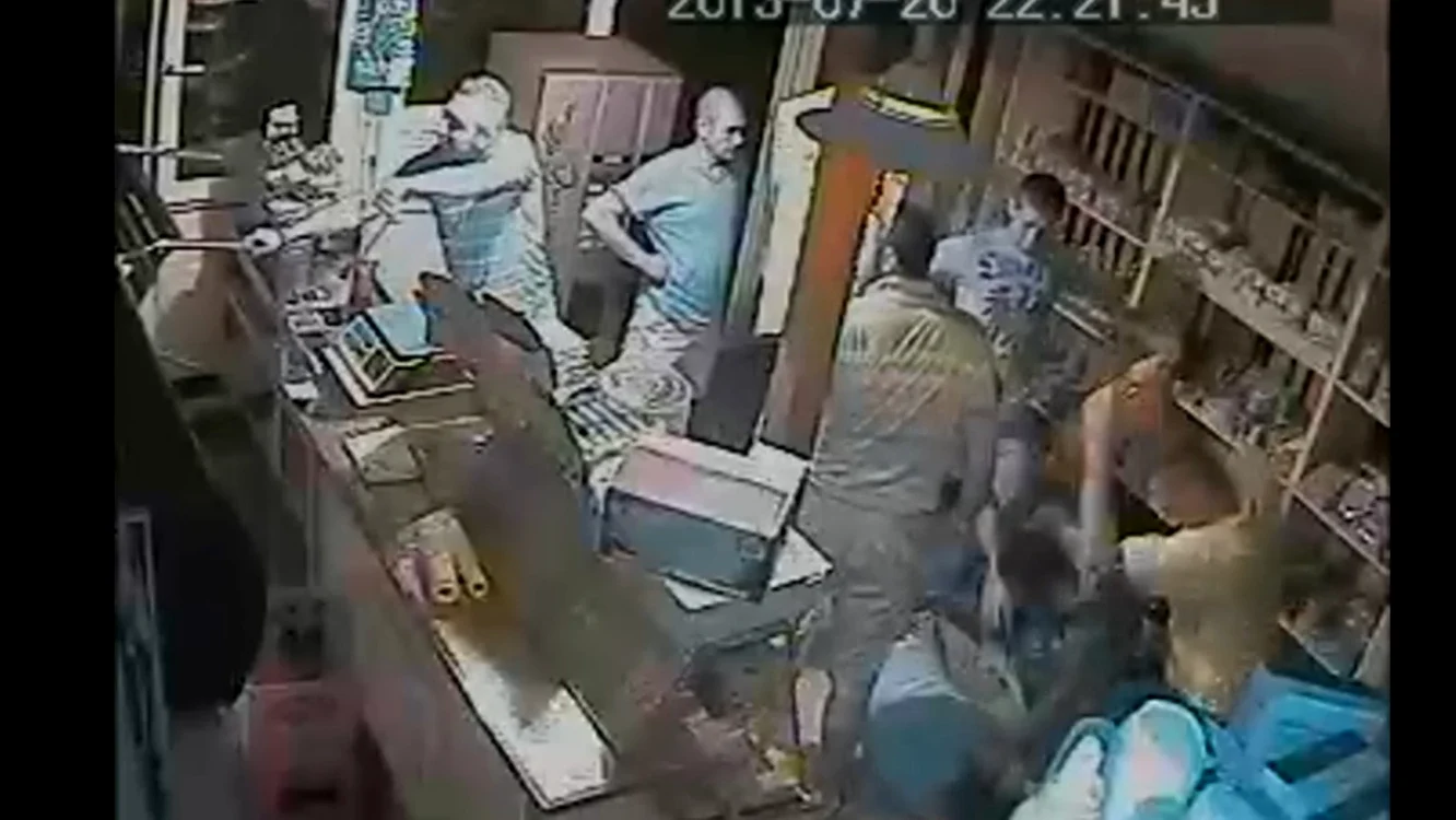 Întreaga scenă a fost suprinsă de camerele de supraveghere din magazin