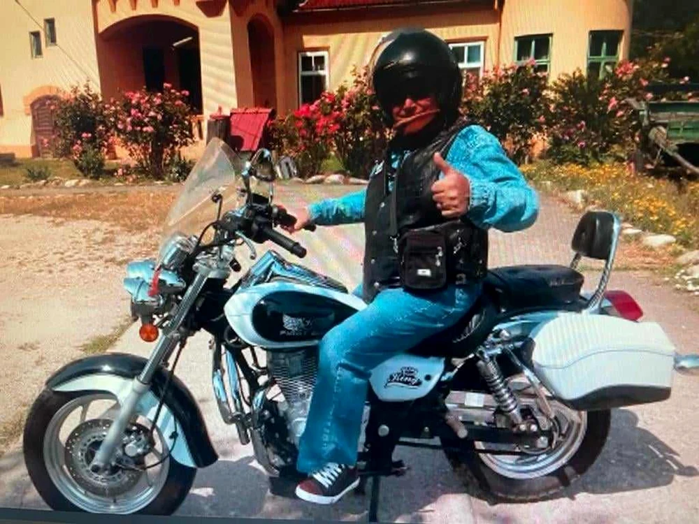 Nici și aproape 80 de ani nu a renunțat la motor FOTO arhivă personală 
